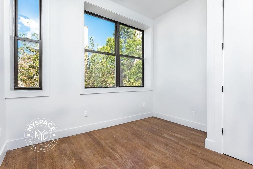 1337 Gates Avenue - Photo 8