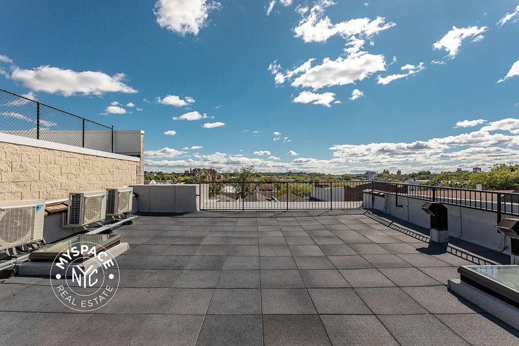 1337 Gates Avenue - Photo 9