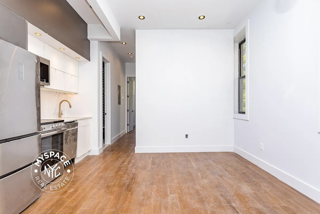 1337 Gates Avenue - Photo 6