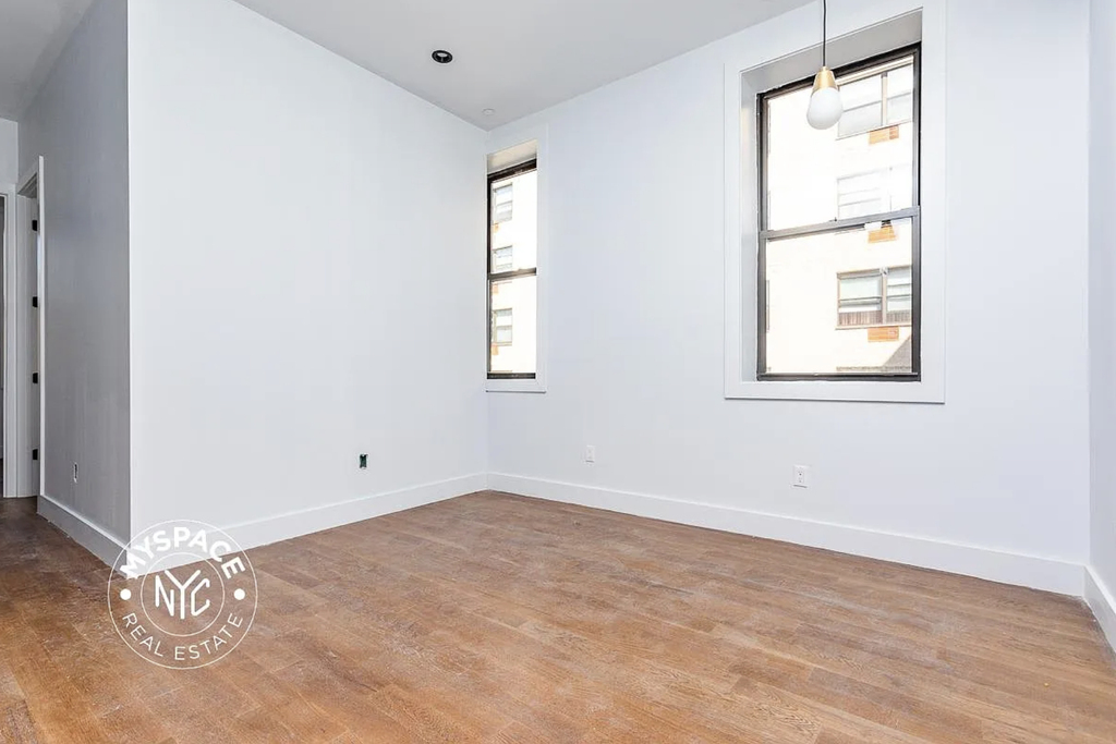 1337 Gates Avenue - Photo 5