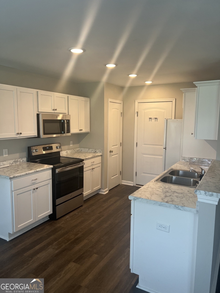 216 Evans Terrace - Photo 3