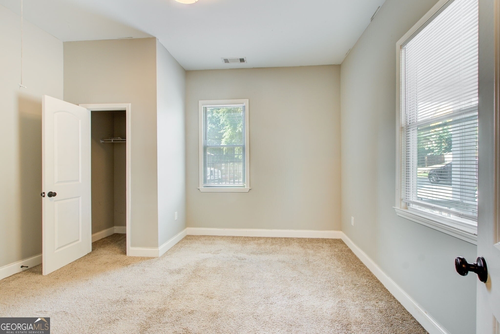 592 Martin Street Se - Photo 7