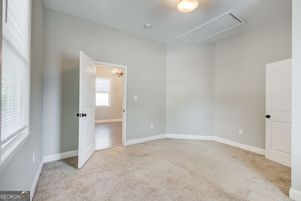 592 Martin Street Se - Photo 8