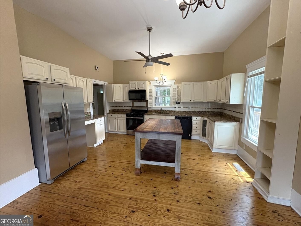599 Gordon Street - Photo 7