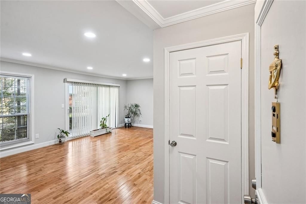 6851 Roswell Road - Photo 8