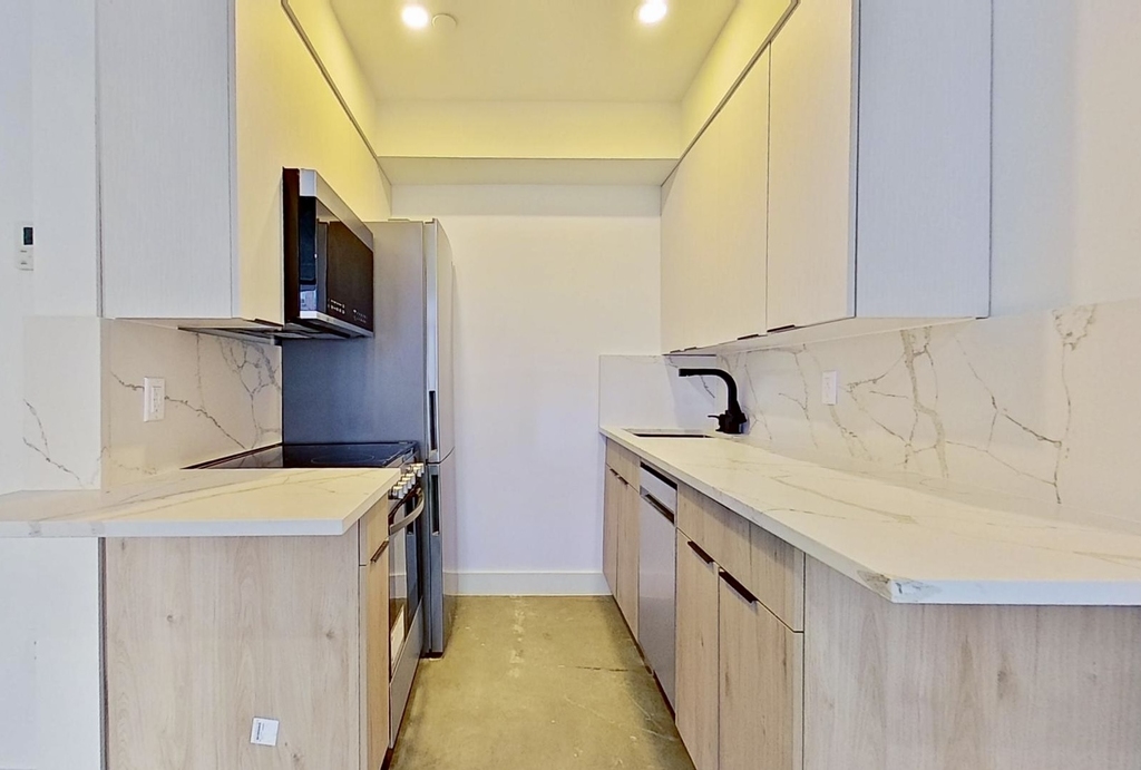 27 Montrose Avenue - Photo 13