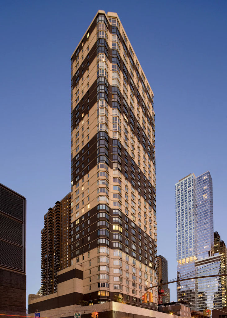  West 42nd Street - Photo 4