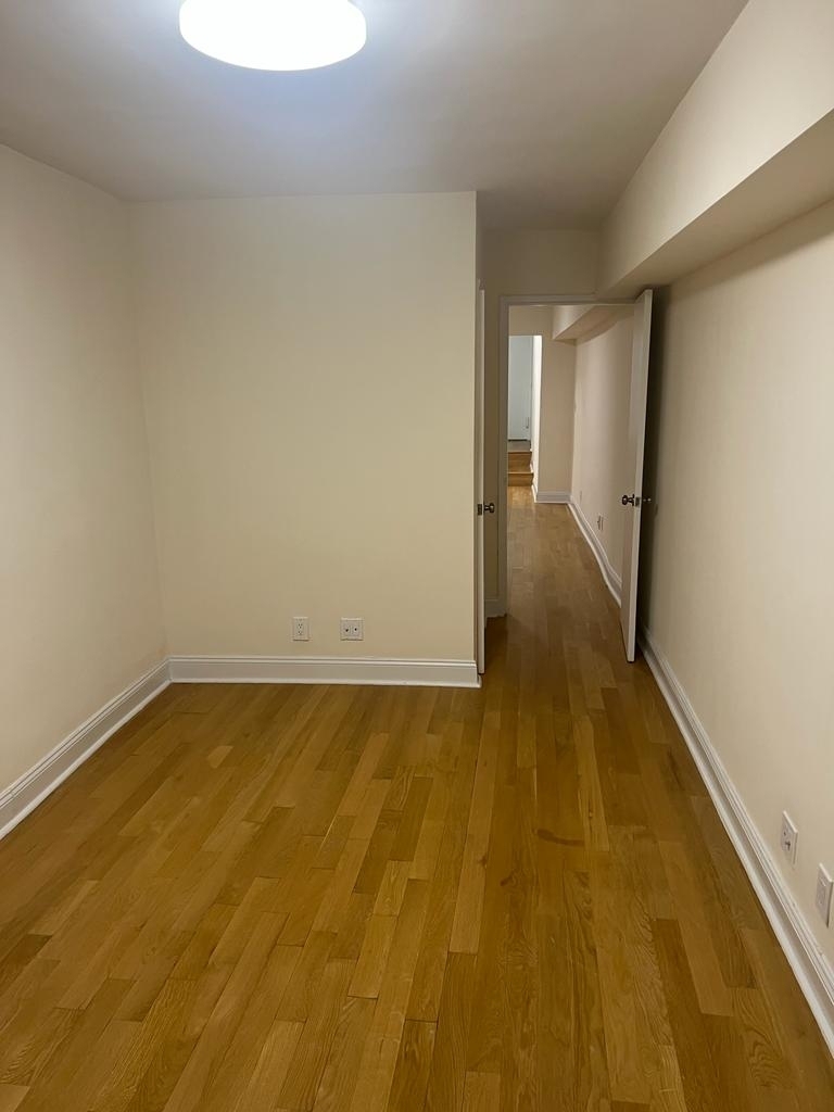 East 76th Street - Photo 8