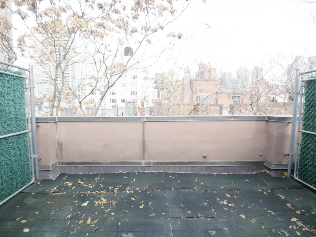 427 East 76th Street - Photo 12