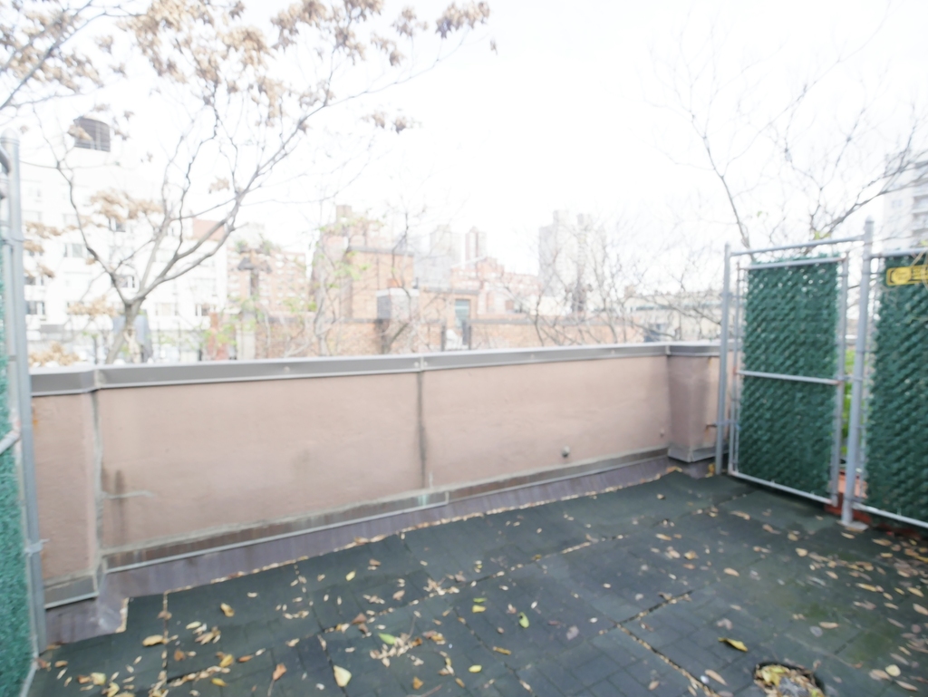 427 East 76th Street - Photo 11