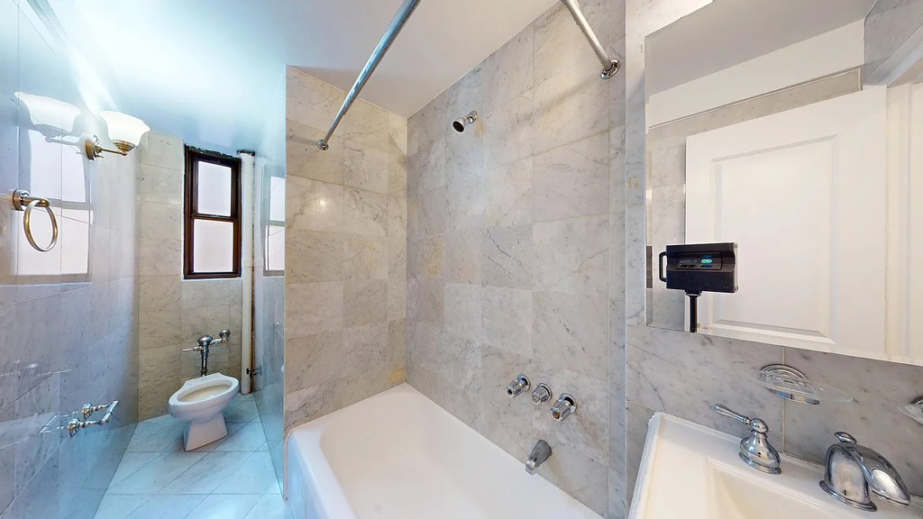 East 56th Street - Photo 3