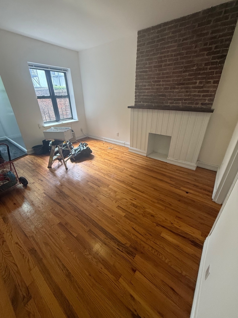 East 81st - Photo 2