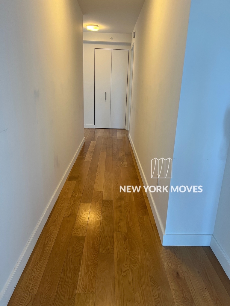 West 57th Street - Photo 8
