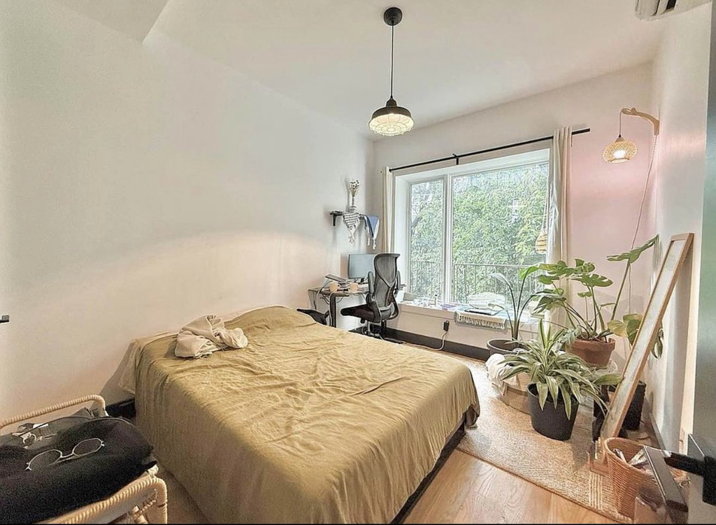 921 Gates Avenue - Photo 1