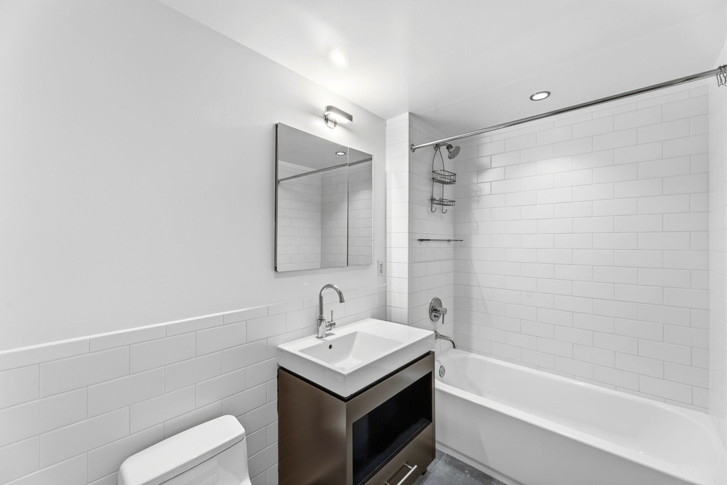 554 West 54th Street - Photo 8