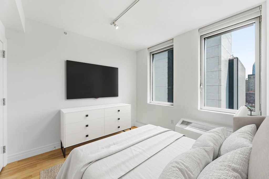 554 West 54th Street - Photo 7