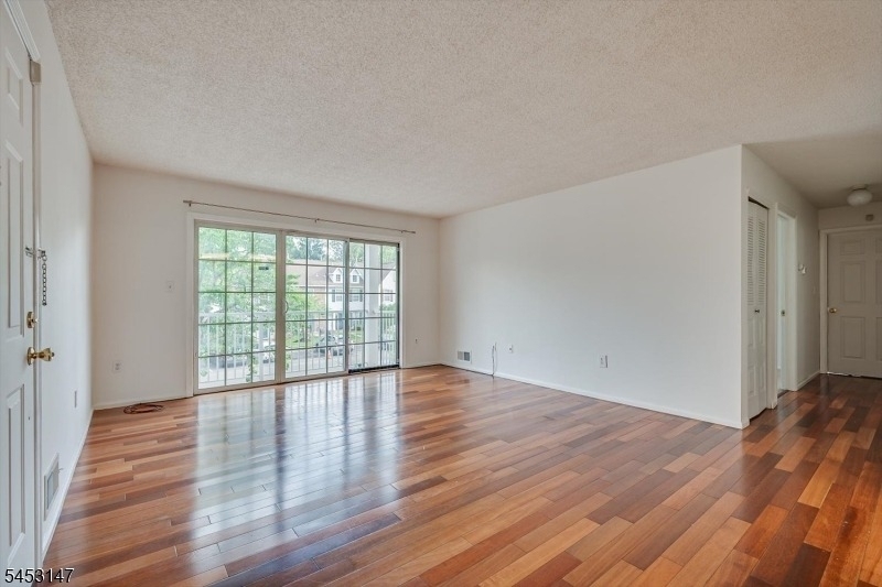 57 Lindsey Ct - Photo 3