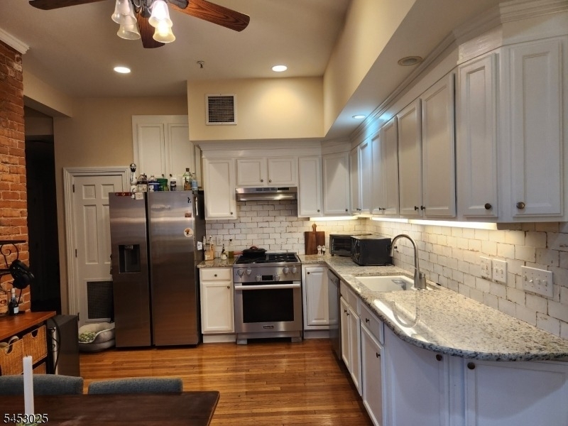 19 Western Ave - Photo 3