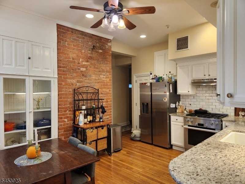19 Western Ave - Photo 4