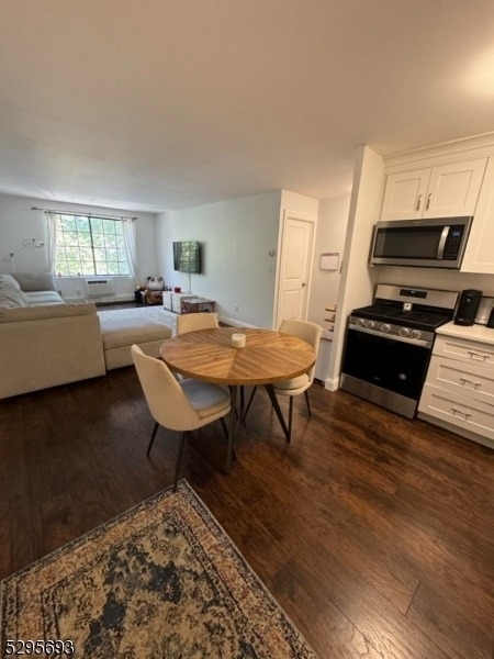 909 Thoreau Ct - Photo 3