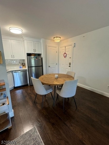 909 Thoreau Ct - Photo 2