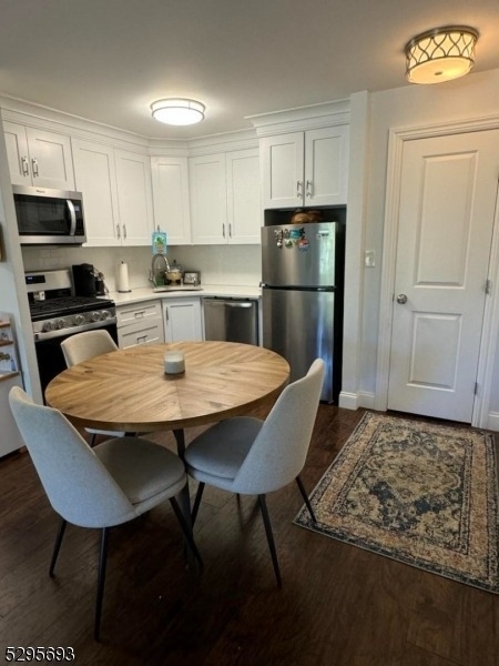 909 Thoreau Ct - Photo 4