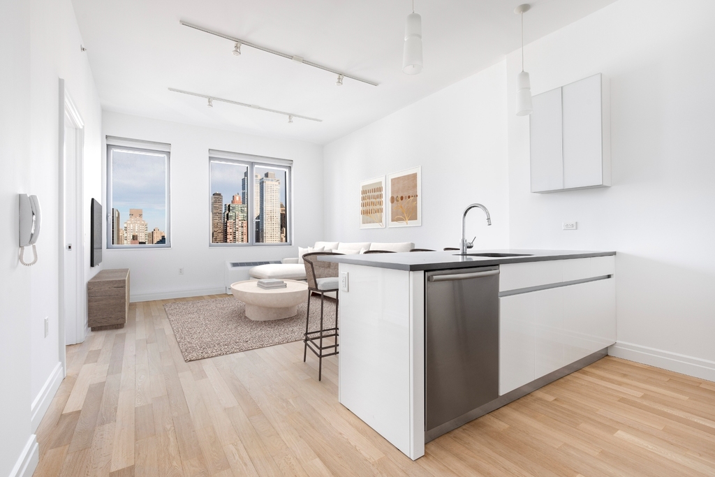 554 West 54th Street - Photo 1