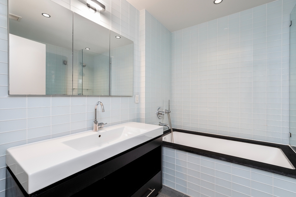 554 West 54th Street - Photo 5