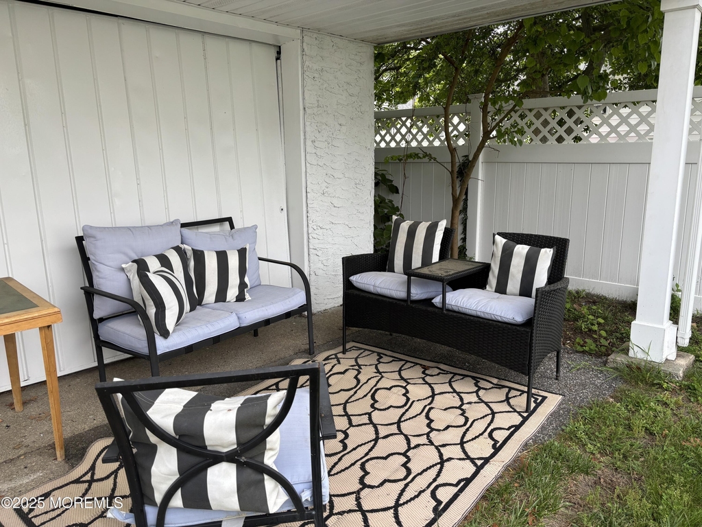 410 Burlington Avenue - Photo 6