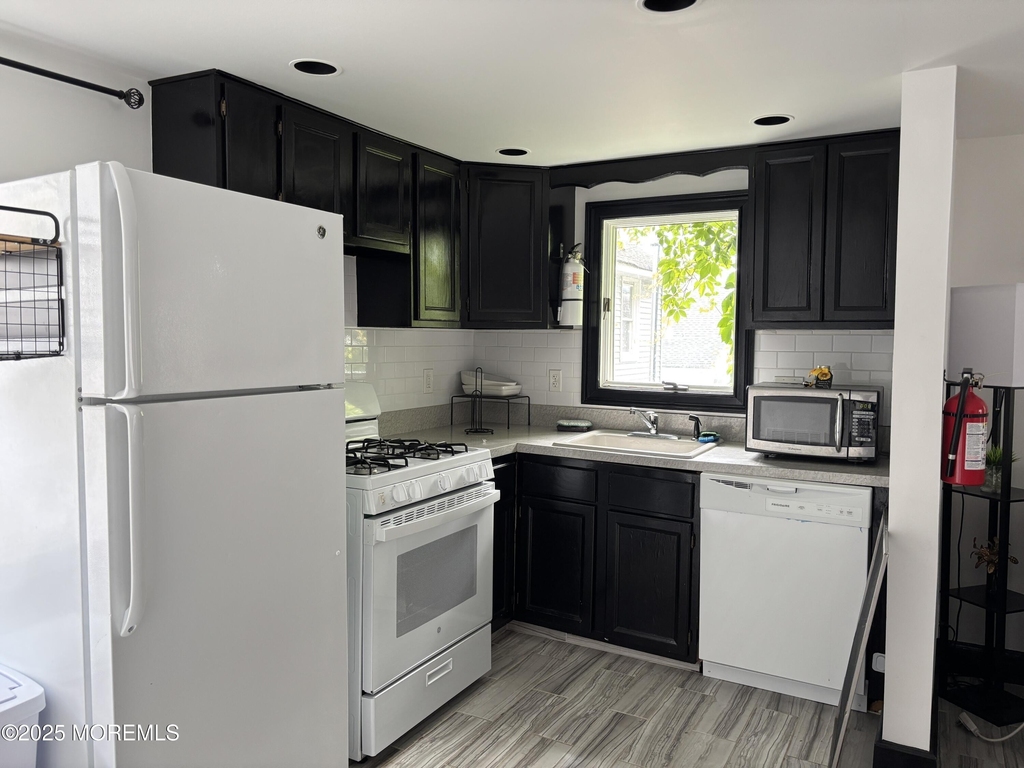 410 Burlington Avenue - Photo 3