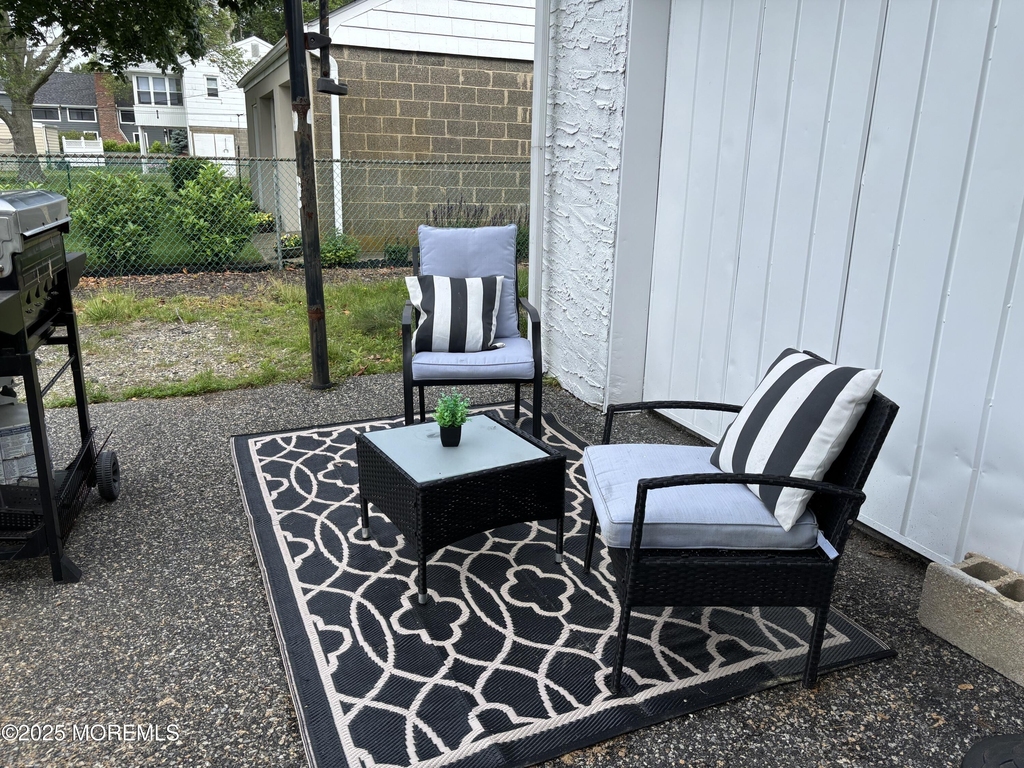 410 Burlington Avenue - Photo 7