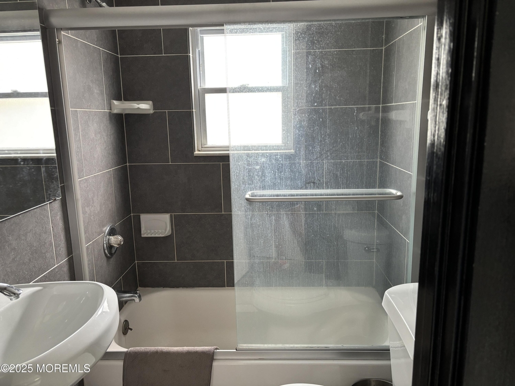 410 Burlington Avenue - Photo 5