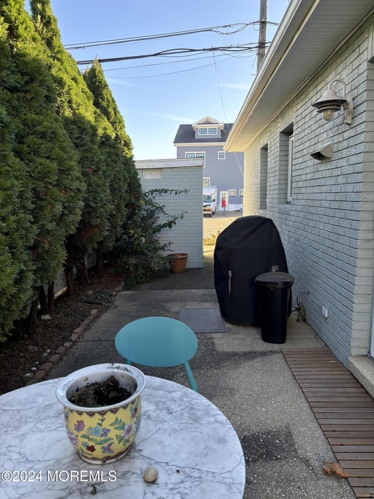 206 Beach Avenue - Photo 9