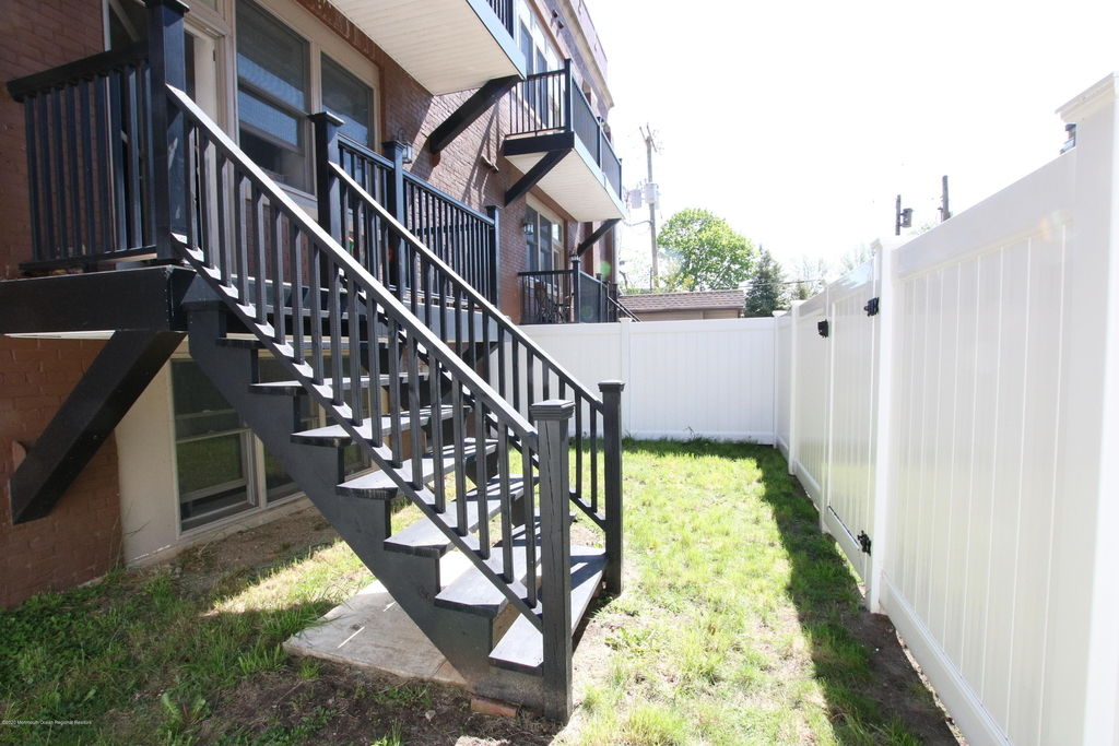 1003 Bond Street - Photo 11