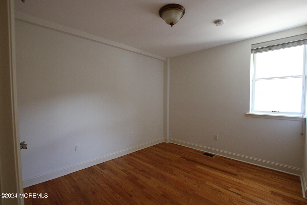 1003 Bond Street - Photo 7