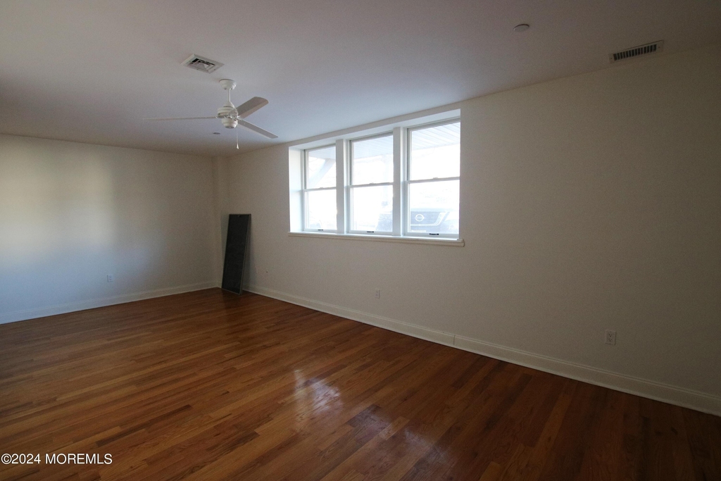 1003 Bond Street - Photo 2