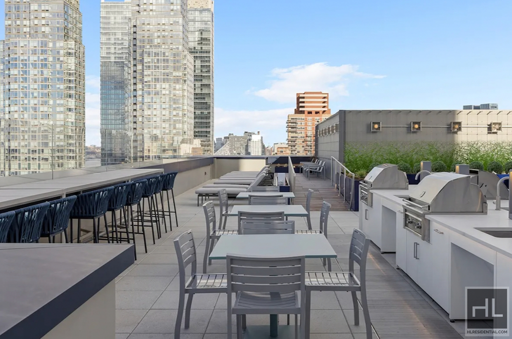 West 38th Street - Photo 5