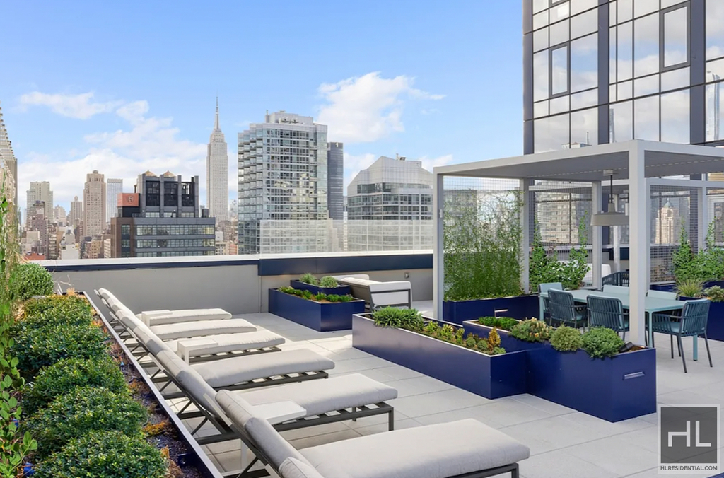 West 38th Street - Photo 6