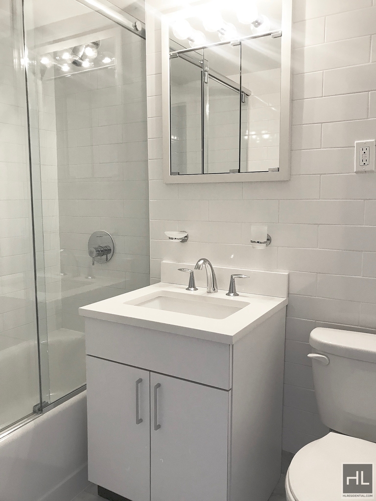 E 16 St - Photo 2