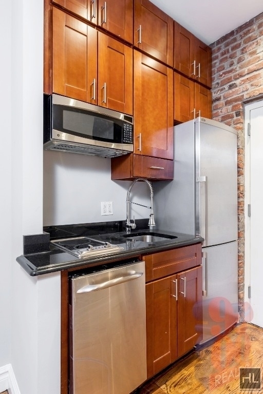 West 14 Street - Photo 3