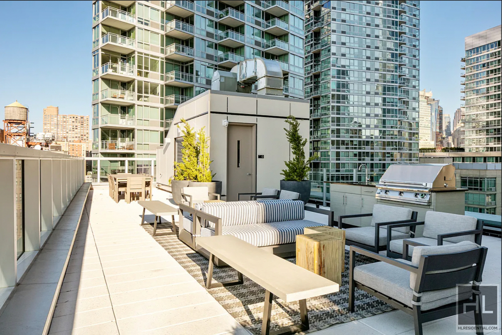 West 36 Street - Photo 5
