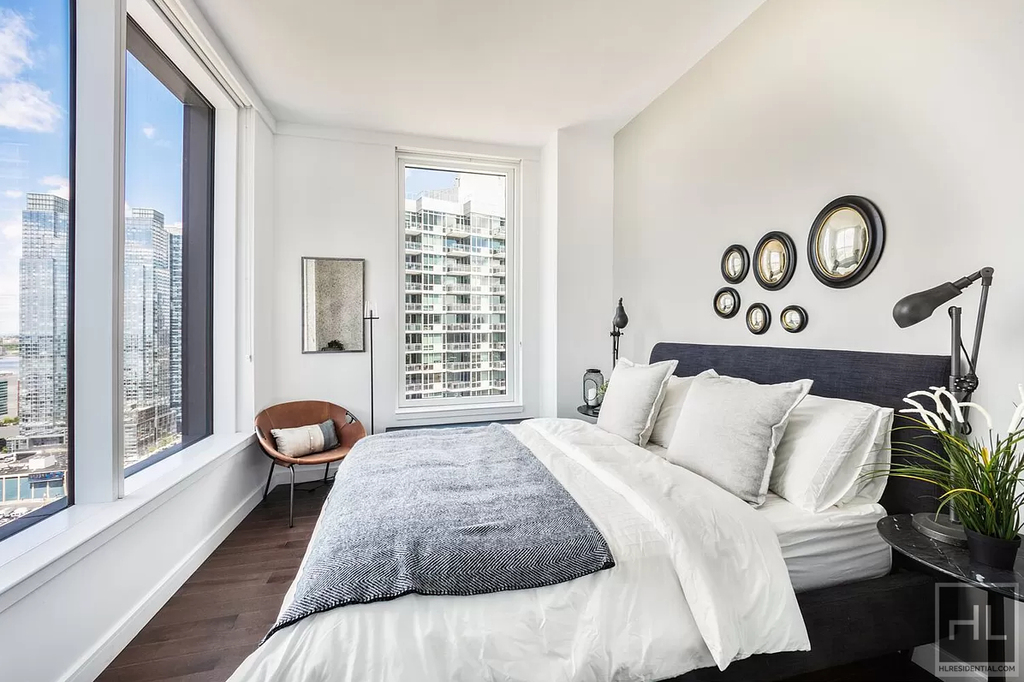 West 36 Street - Photo 3