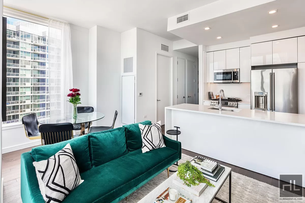 West 36 Street - Photo 1