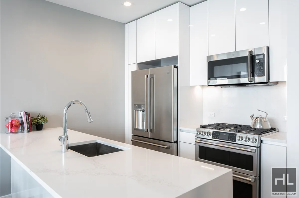 West 36 Street - Photo 3