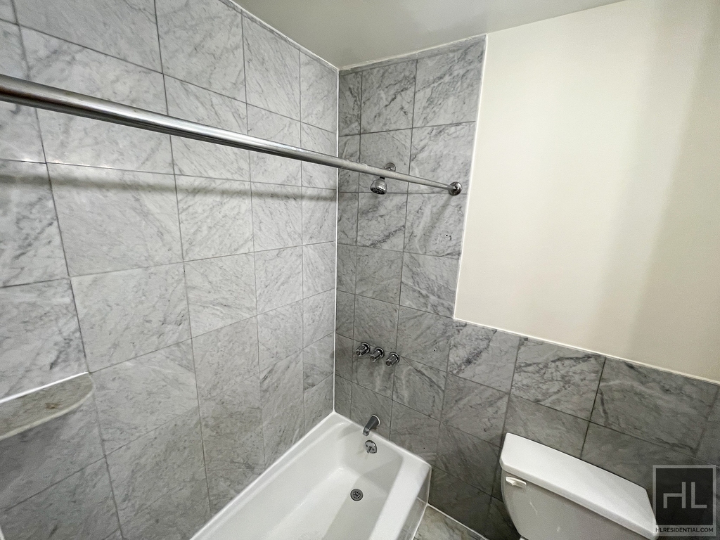 East 84 Street - Photo 4