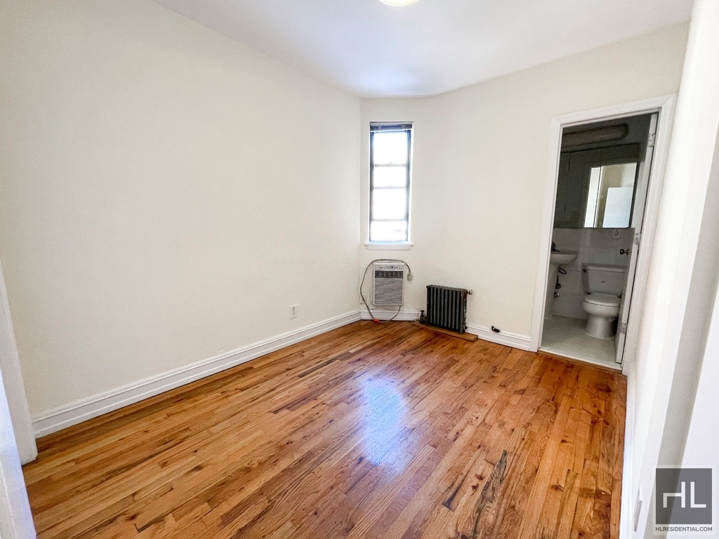 East 81 Street - Photo 3