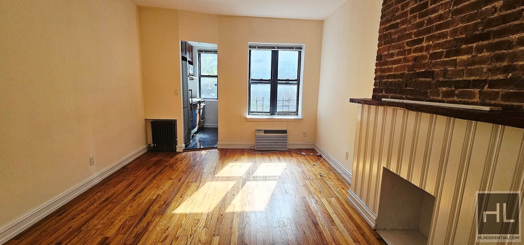 East 81 Street - Photo 0