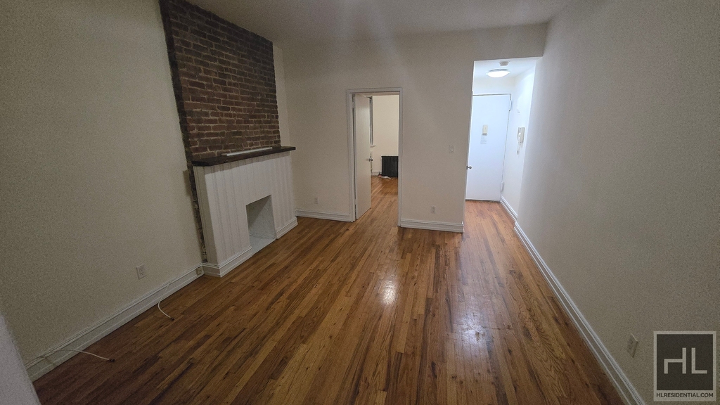 East 81 Street - Photo 1