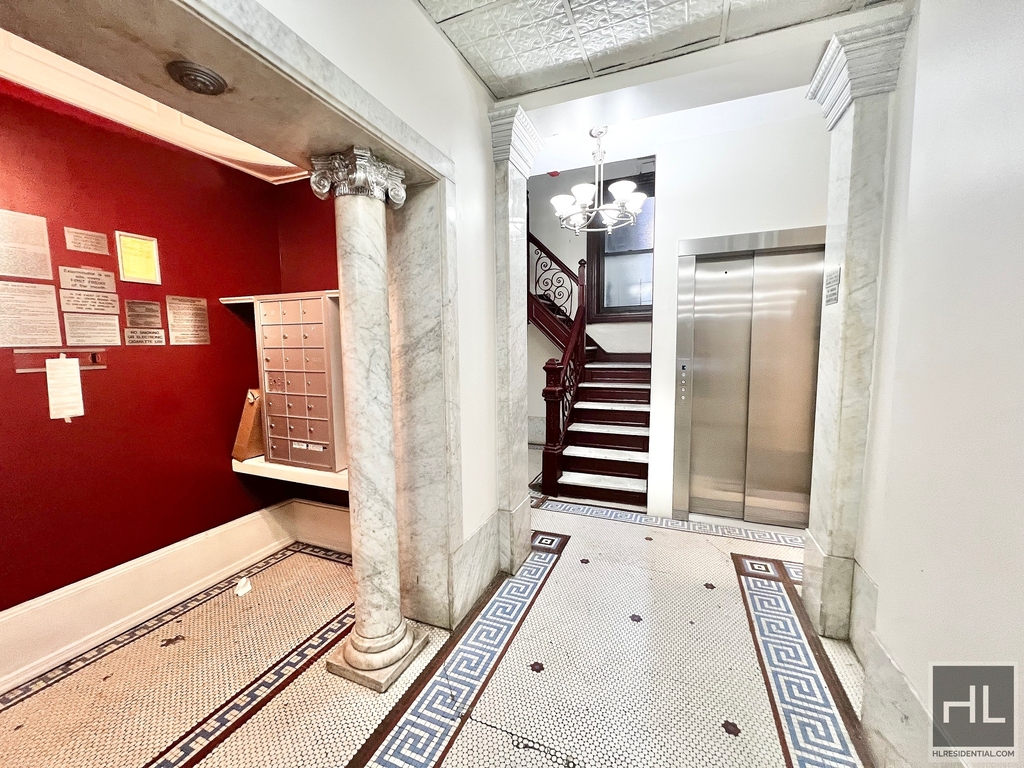 East 12 Street - Photo 6