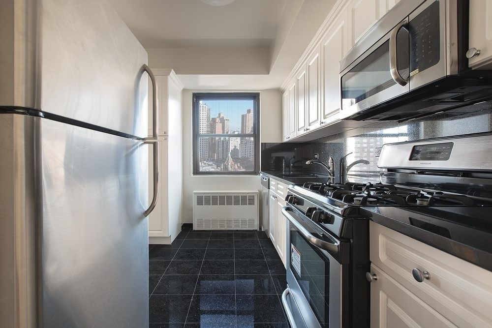 East 86th Street - Photo 2